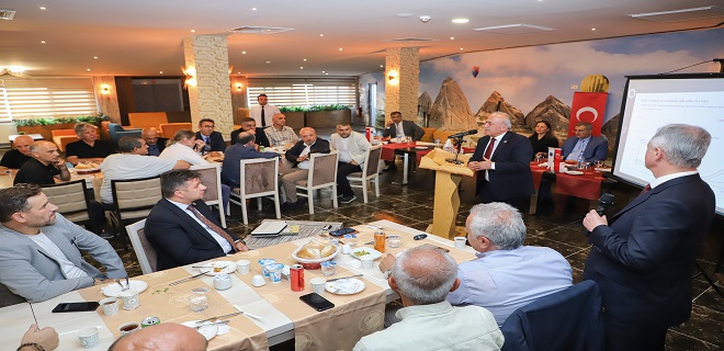 Rektör Çomaklı, Çalışma Ekibiyle Bir Araya Geldi