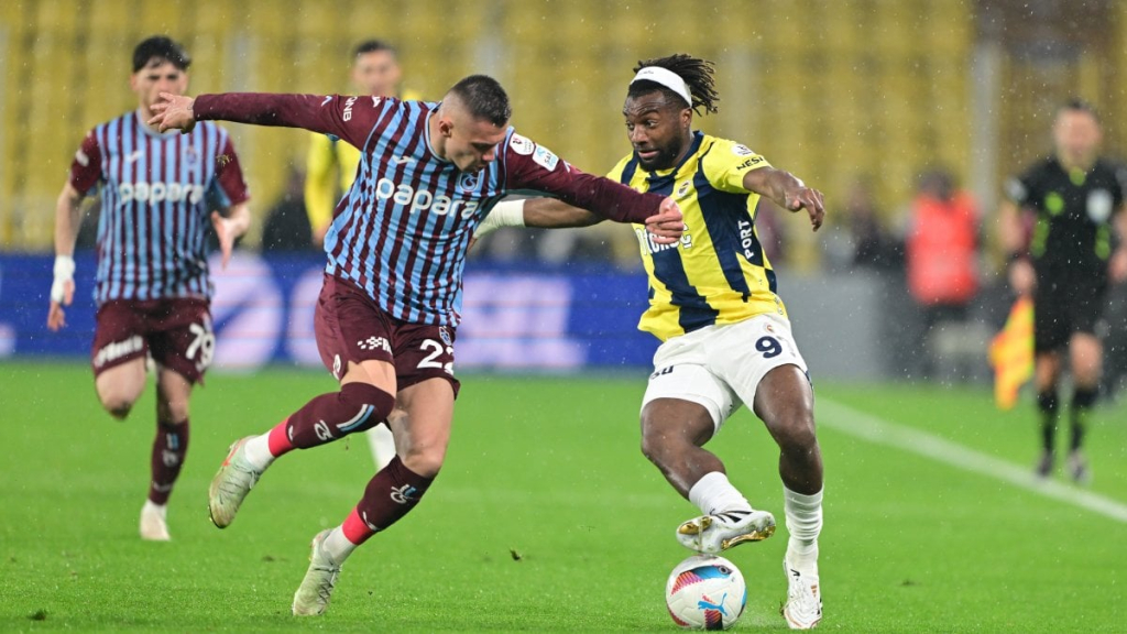 Kadıköy’de Dev Maç: Fenerbahçe  kendi sahasında Trabzonspor'u farklı yendi. 