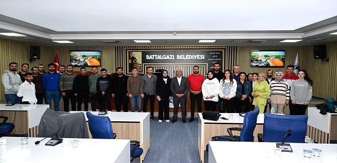 Başkan Güder Üniversite Öğrencileriyle Bir Araya Geldi