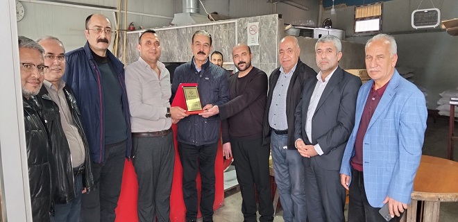 Yangın Küllerinden Doğan Dürüstlük: Örnek Esnafa Teşekkür Plaketi