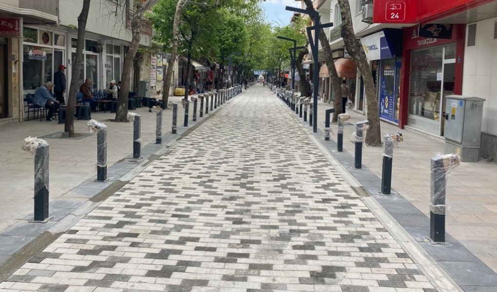 Şarköy’ün en işlek caddesine Avrupa standartlarında yepyeni bir görünüm kazandırdı.