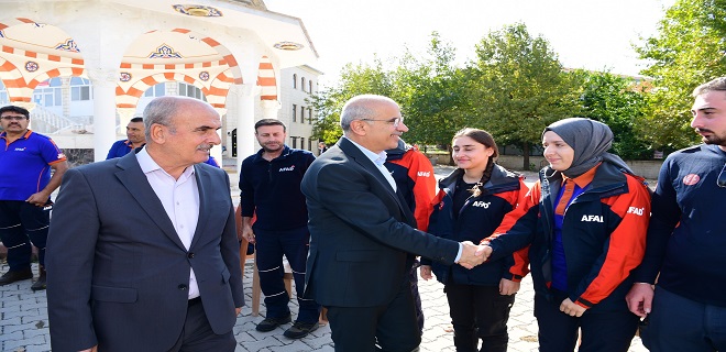  Er kale İlçesini Ziyaret Ett