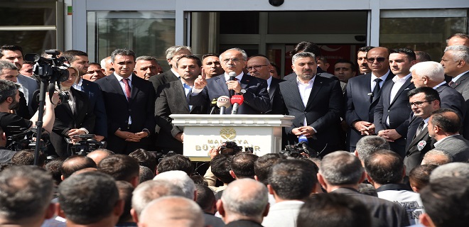 Büyükşehir Belediyesinde Devir Teslim Töreni