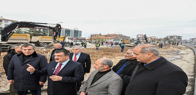 Başkan Gürkan İsmet Paşa Caddesindeki Çalışmaları Yerinde İnceledi