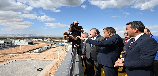  Recep Tayyip Erdoğan Dünya Kayısı Ticaret Merkezi’nde incelemelerde bulundu.