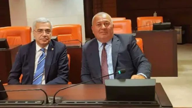 ESKİ DEMOKRAT PARTİLİ İKİ MİLLETVEKİLİ CHP'YE KATILDI