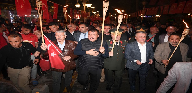 BİNLERCE MALATYALI KORTEJ YÜRÜYÜŞÜNE VE FENER ALAYINA KATILDI