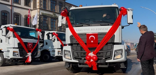 Yakutiye Belediyesi’nce alınan tam donanımlı sıkıştırmalı çöp kamyonları hizmete girdi.