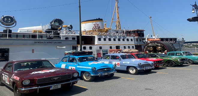 Klasik otomobillerle Prag’dan Osaka’ya 16.000 kilometre