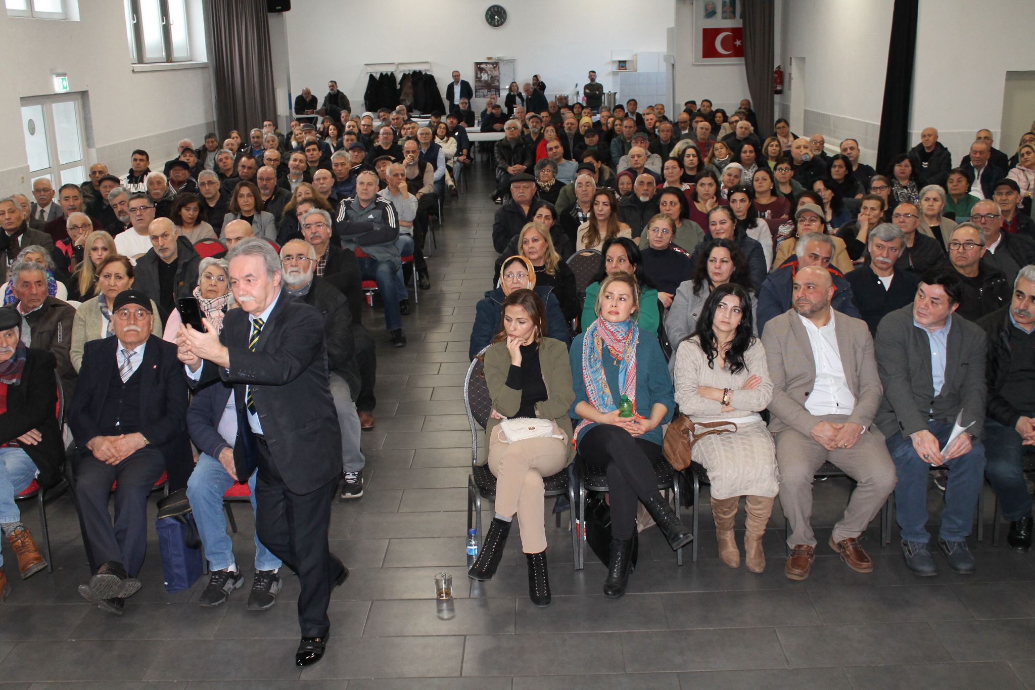 Merdan Yanardağ Hamm ve Bielefeld`te ‘Türkiye Nereye Gidiyor?’ konferanslarına katıldı