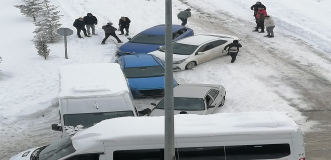 Erzurum’da Kar Çilesi: Tatili Valilik Değil Veliler İlan Etti
