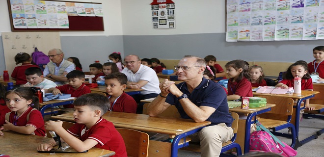 deprem bölgesini ziyaret etti