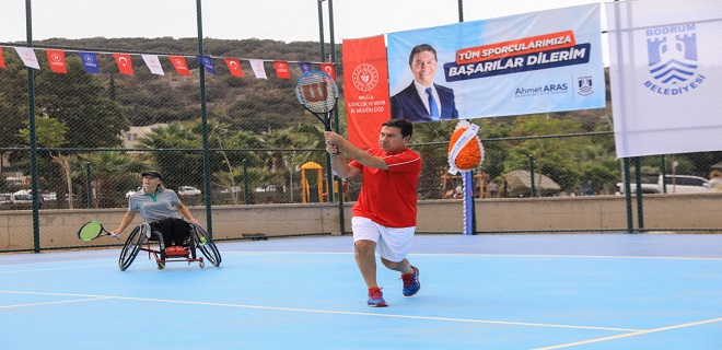 TEKERLEKLİ SANDALYE 100. YIL TENİS TURNUVASI HEYECANI