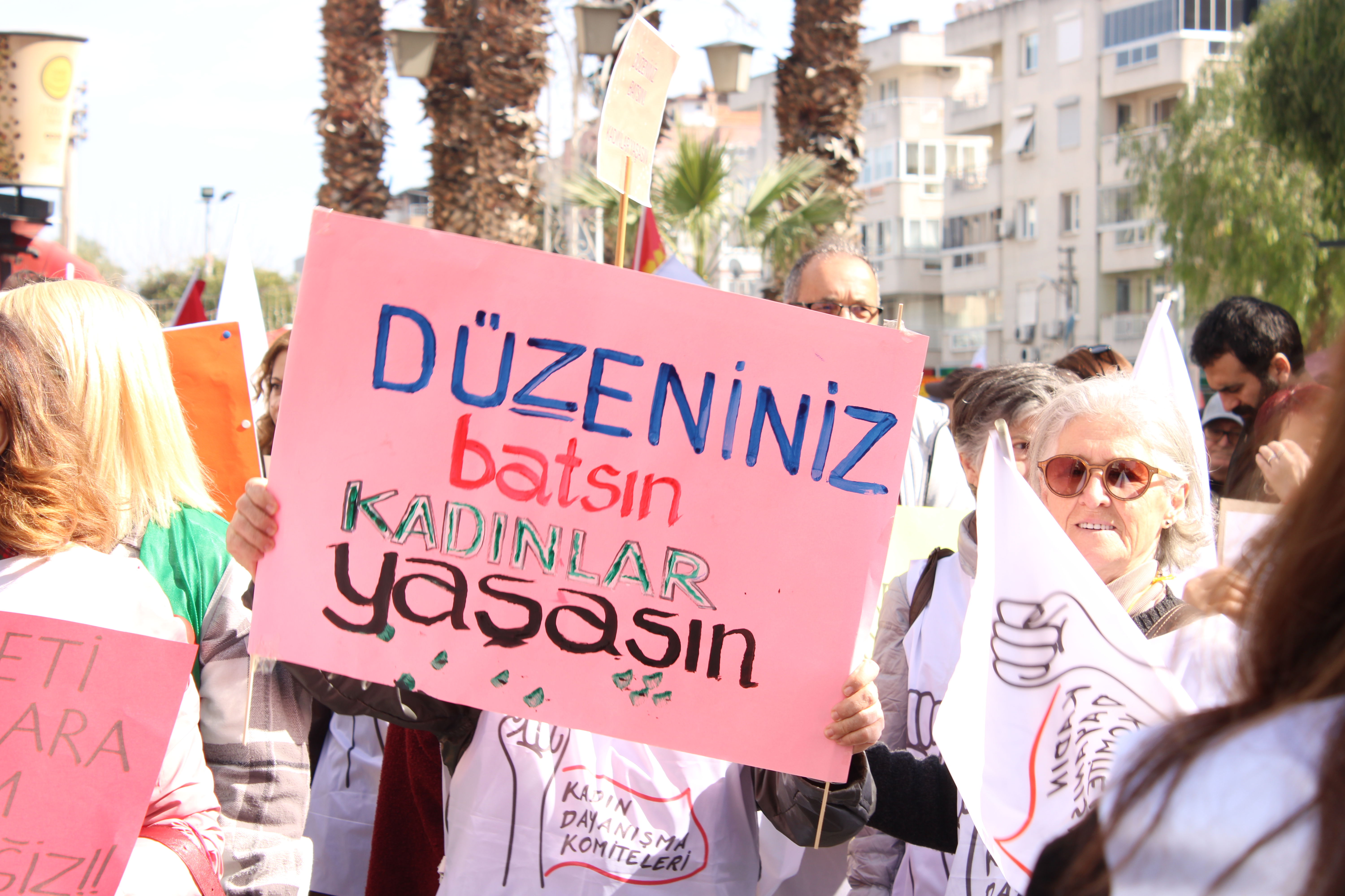 Emekçi kadınlar, 8 Mart'ta sokakları doldurdu: TÜSİAD'ın kapısına dayandılar